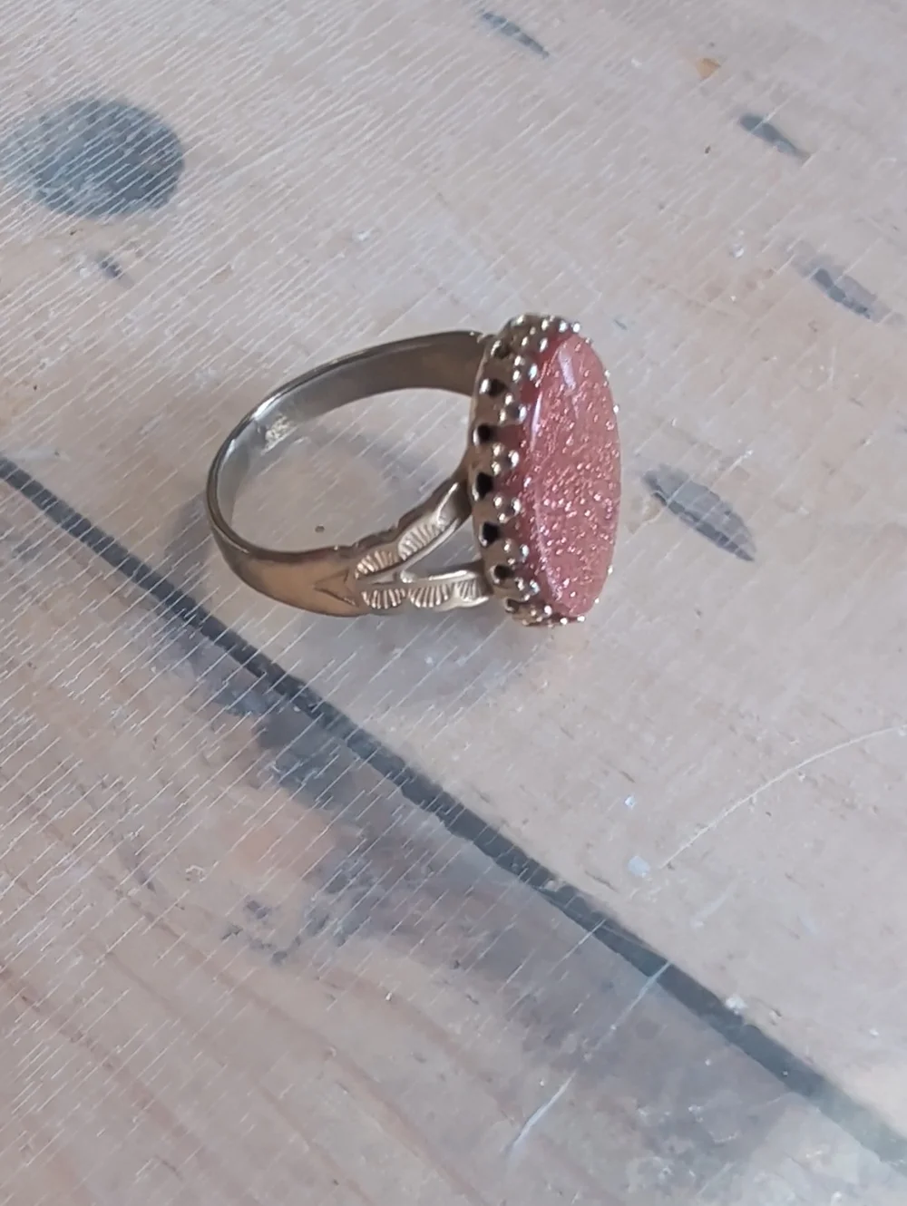 Vintage Gold-Tone Ring with Sparkling Pink Drusy Stone Retro Costume Jewelry